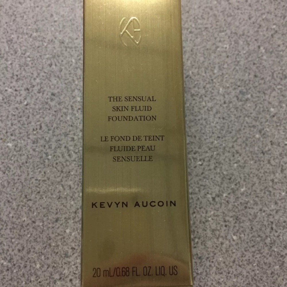 Kevyn Aucoin sensual skin fluid foundation SF 7.5